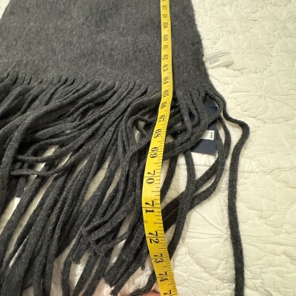 NWT Lucky Brand Scarf Gray with long fringe - Picture 8 of 10